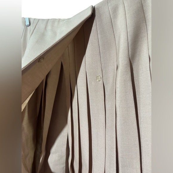 Prada Mohair & Wool Made in Italy Pleated Skirt - Size 42 - Elegant and Timeless - Picture 2 of 12